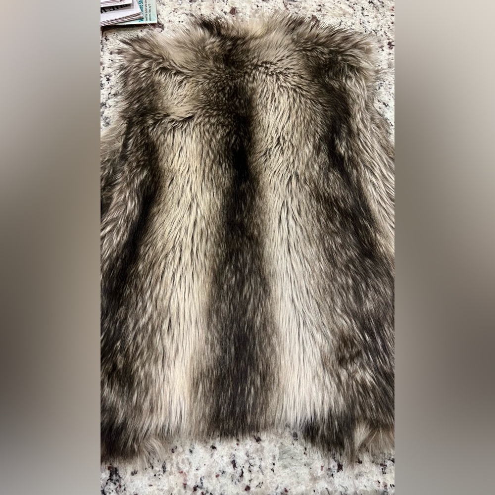 Ci Sono Faux Fur Vest by Cavalini - Picture 2 of 8